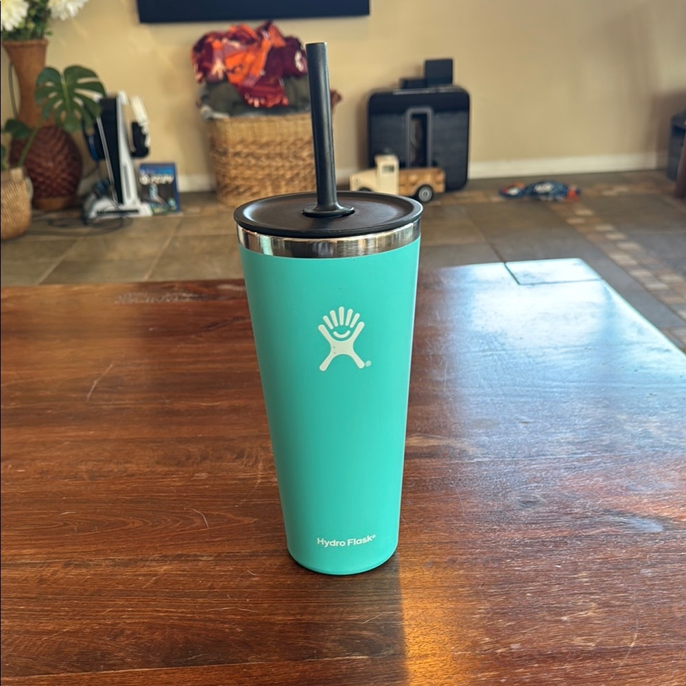 Hydro Flask 32 oz cup with straw